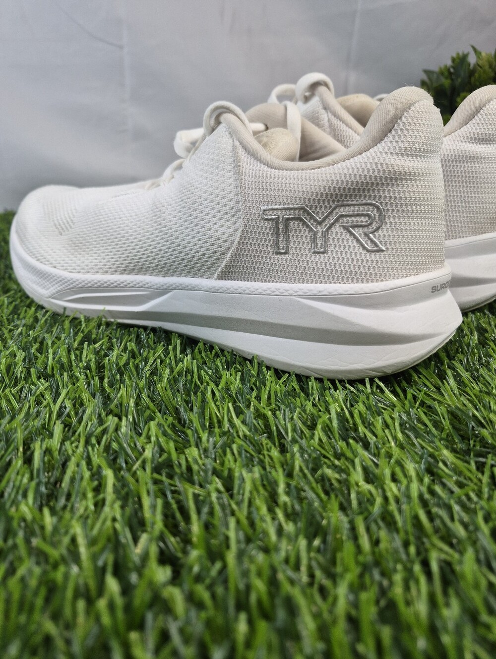 TYR Techknit RNR-1 White Running Shoes Women’s 10 / Men’s 8.5